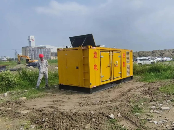 伊宁市200KW柴油发电机机组每小时的油耗量受哪些因素影响？
